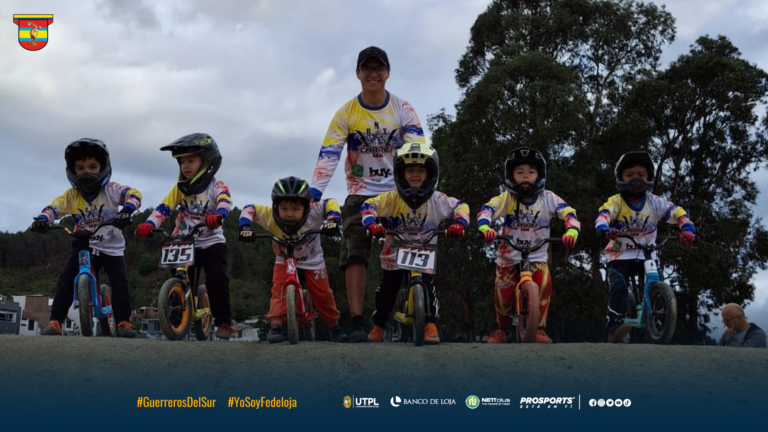 CICLISTAS DE LOJA VIAJAN A COLOMBIA AL CAMPEONATO INTERNACIONAL DE LAS LUCES DE BMX. –